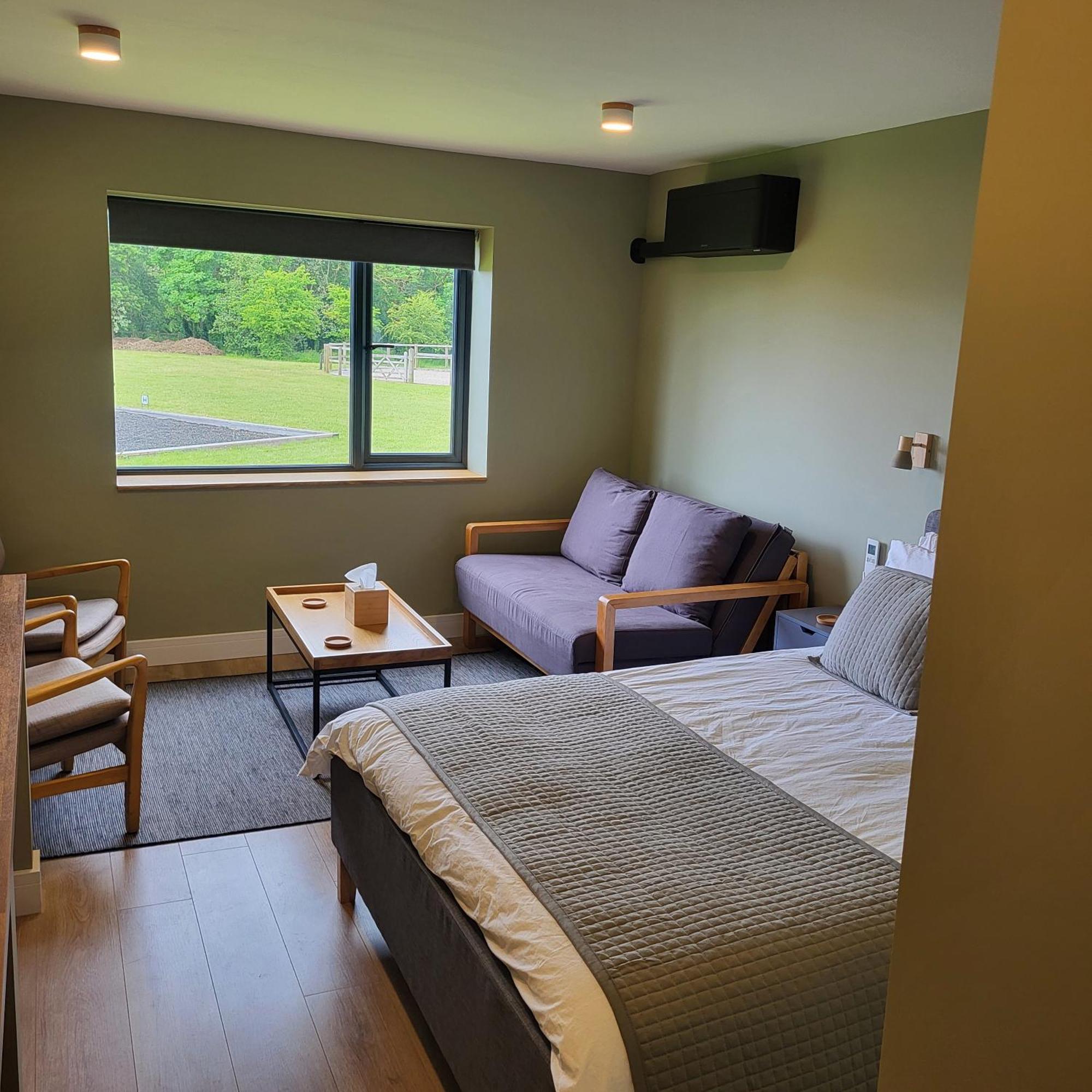 Open Acres Accommodation And Airport Parking Backwell 외부 사진