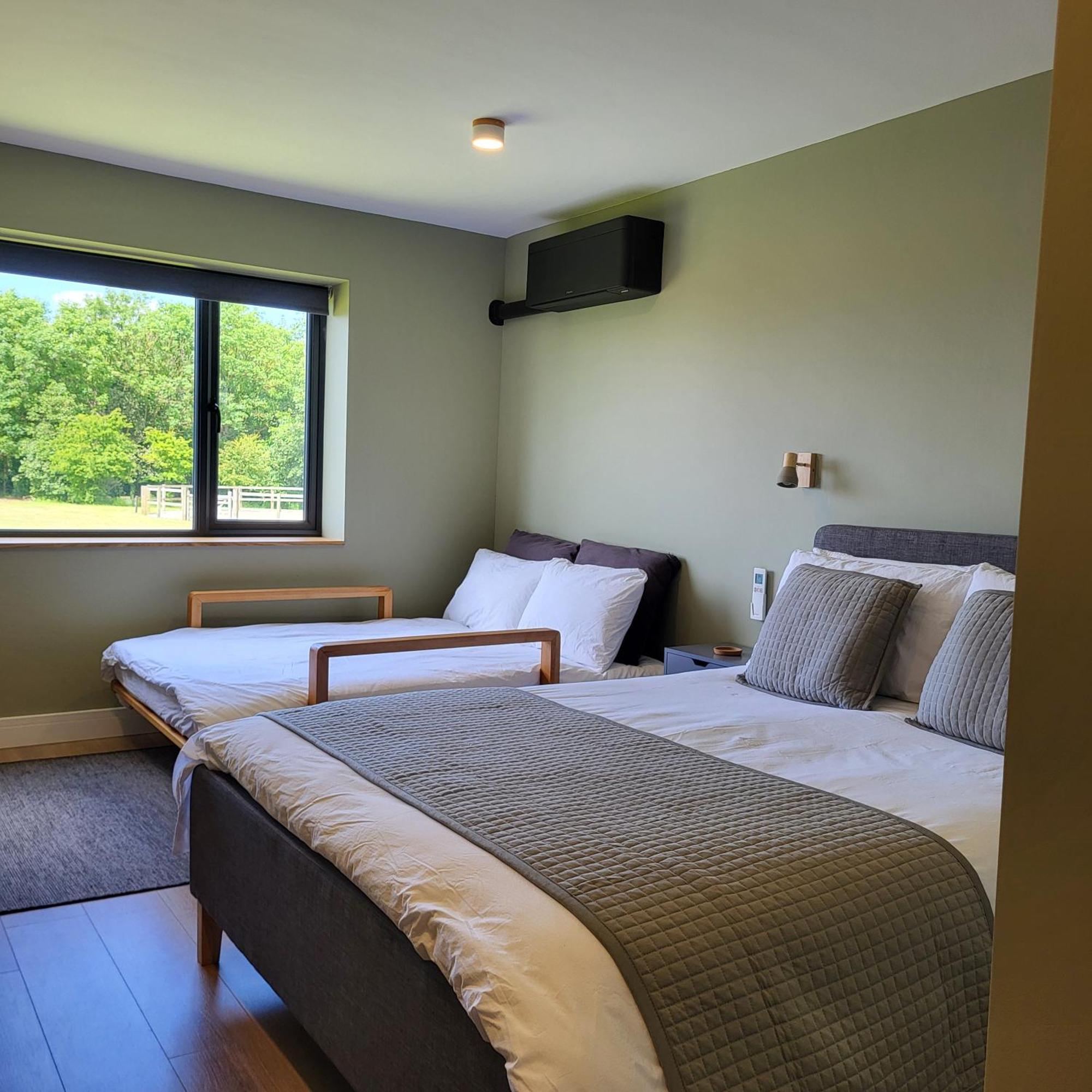 Open Acres Accommodation And Airport Parking Backwell 외부 사진